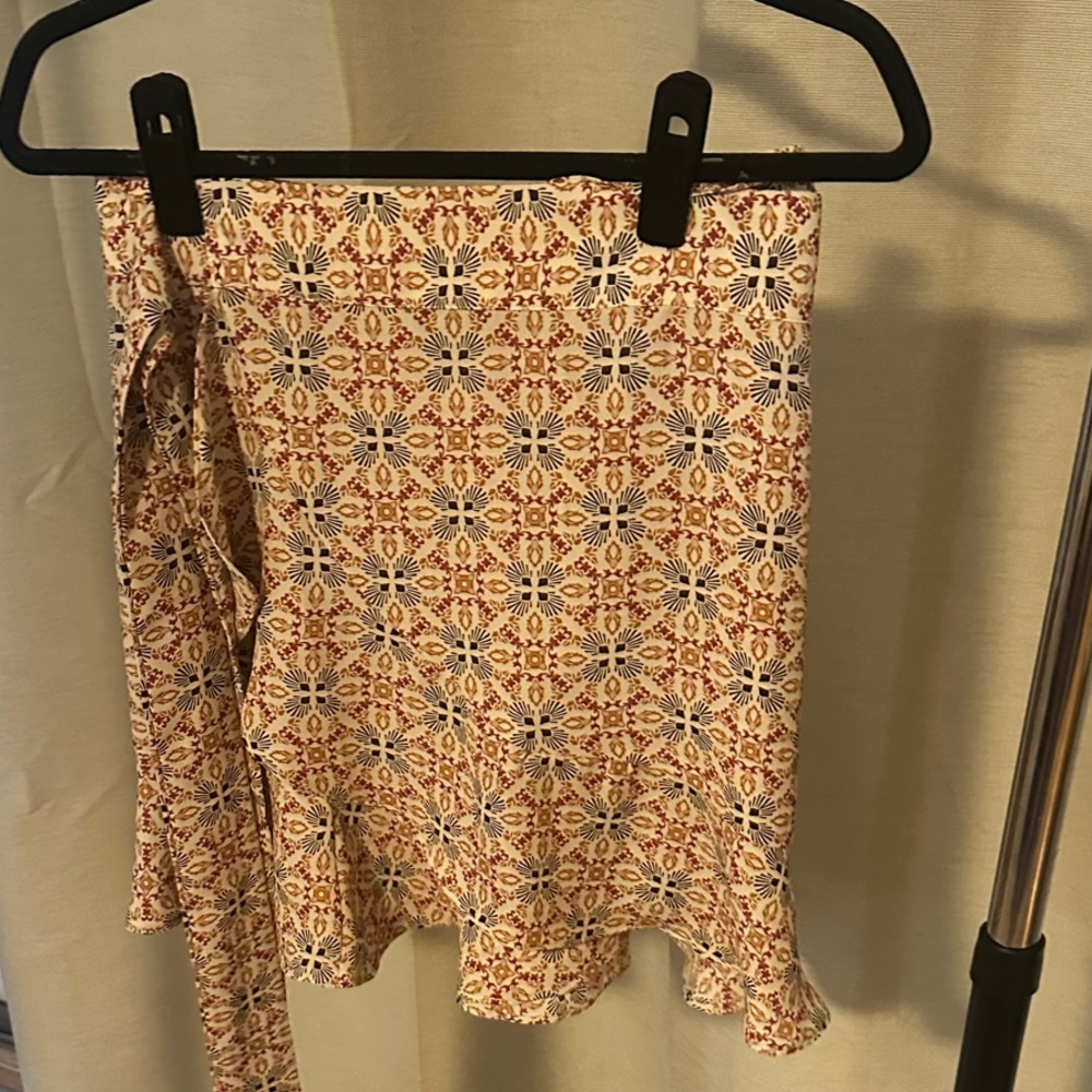 Chic Wrap Patterned Skirt